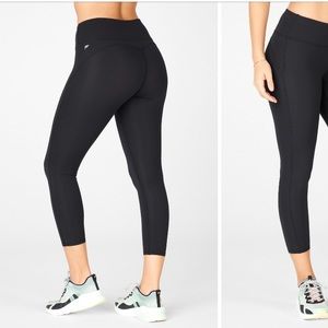 NWT! Fabletics PureLuxe Mid Rise Capri Leggings
